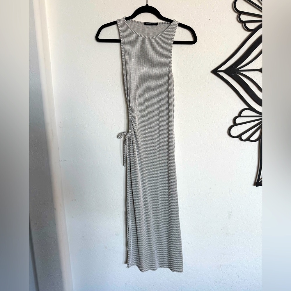 5/$25 - Caution To The Wind Midi Dress w/ Adjustable Cutout
